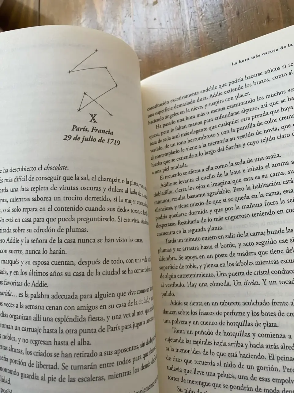 Libro 'La Vida Invisible de Addie LaRue' - miniatura 5