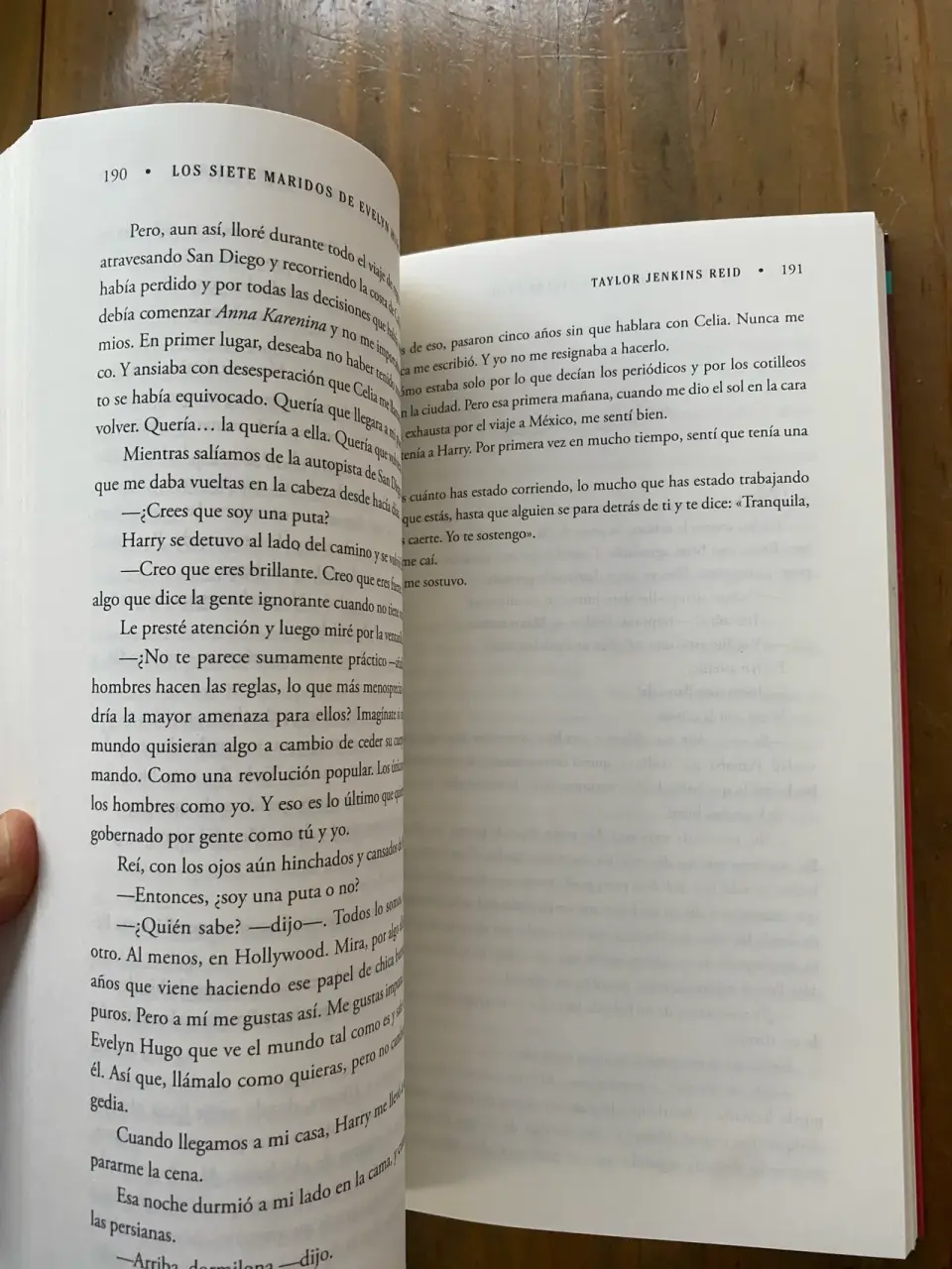 Libro 'Los Siete Maridos de Evelyn Hugo' - miniatura 4