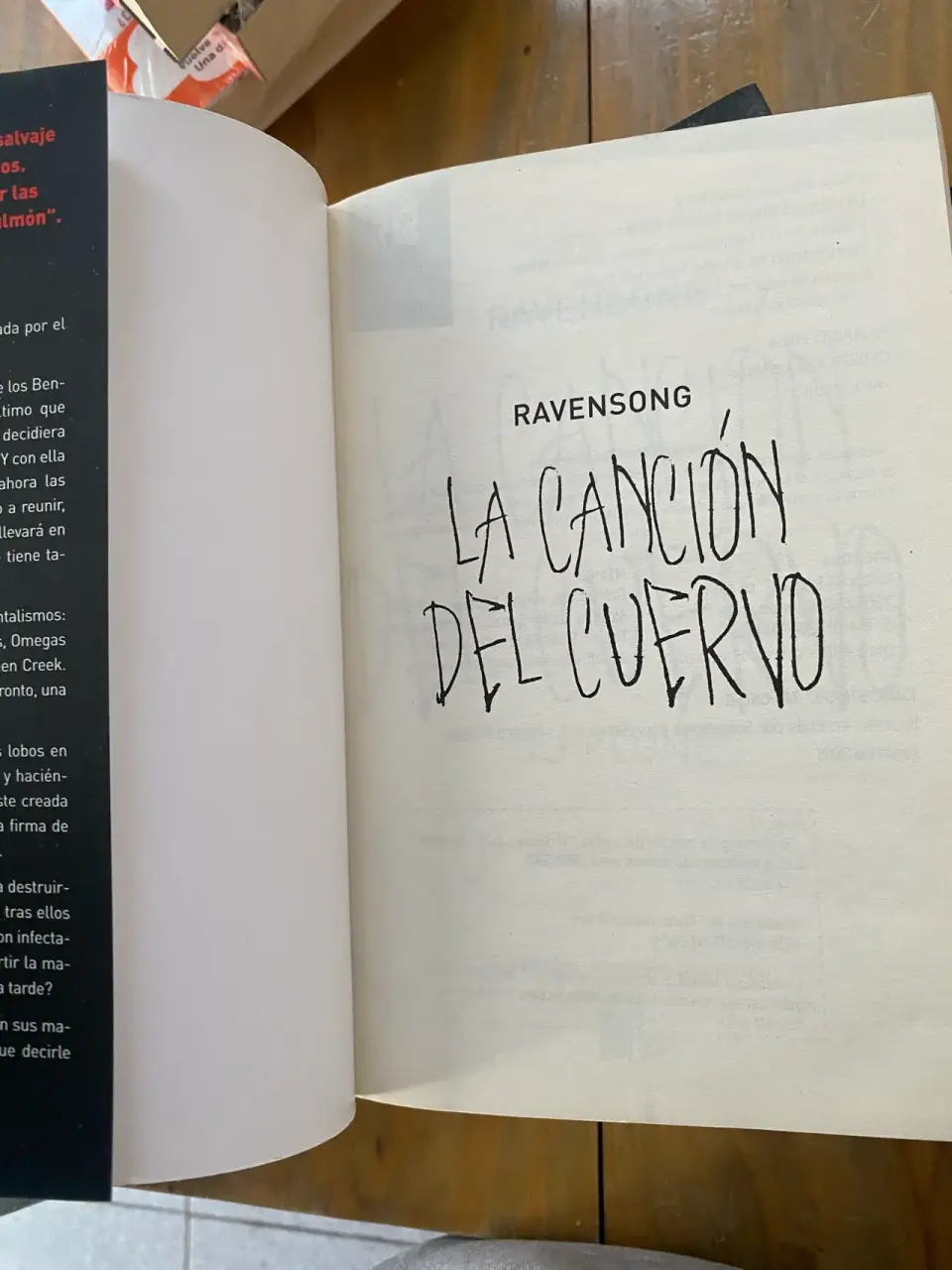 Libro 'La Canción del Cuervo' de TJ Klune - miniatura 3
