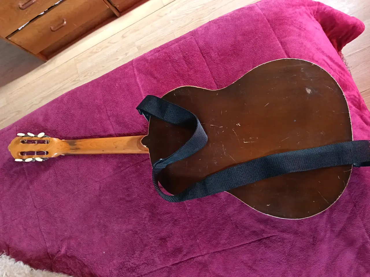 Guitarra acústica de madera - miniatura 3