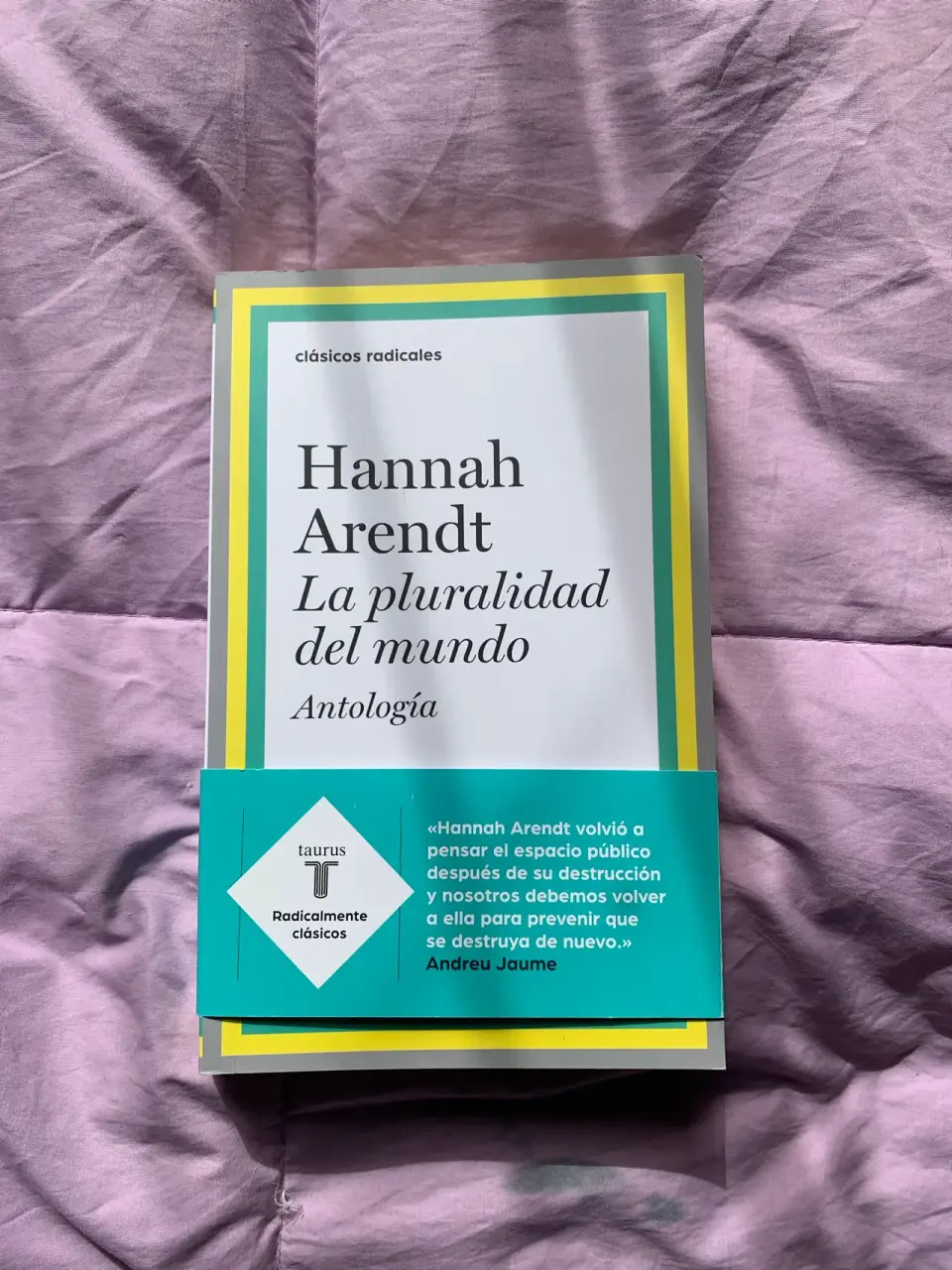 Libro 'La pluralidad del mundo' Hannah Arendt - miniatura 1