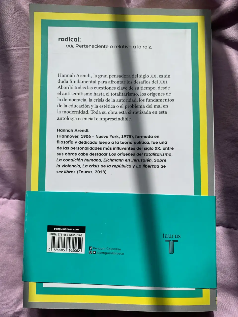 Libro 'La pluralidad del mundo' Hannah Arendt - miniatura 3