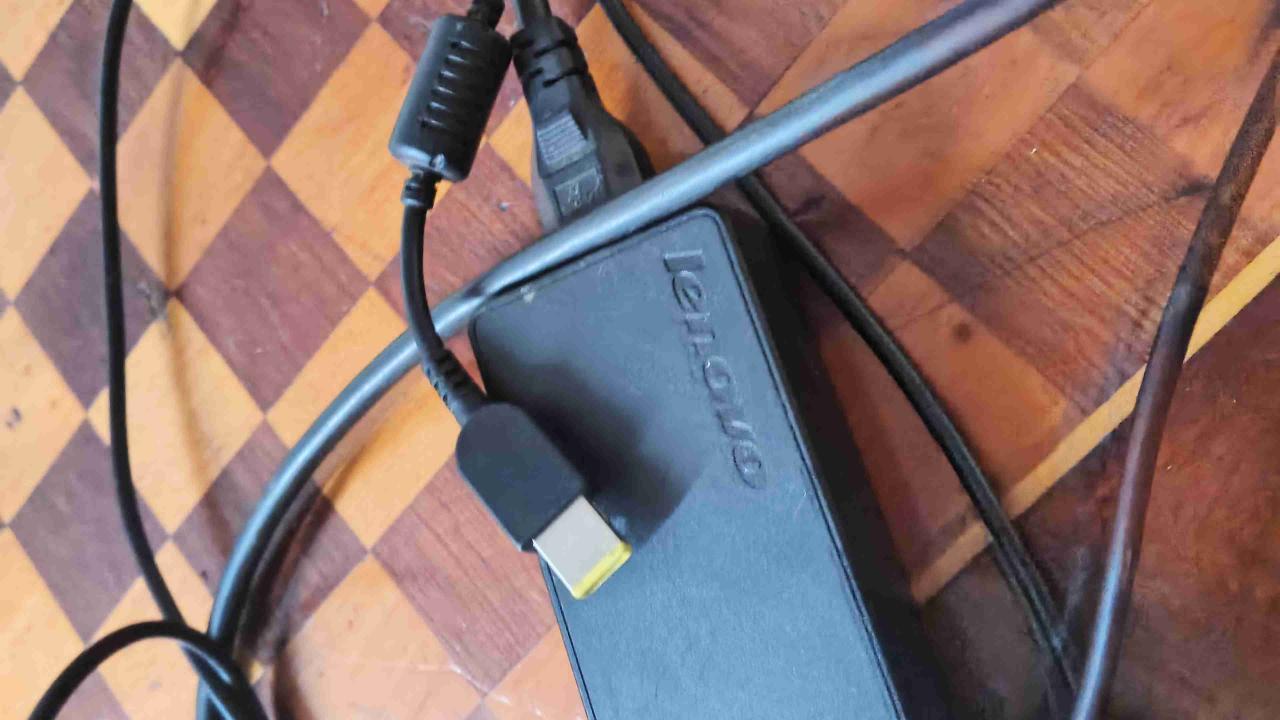 Cargador Lenovo Original - miniatura 1
