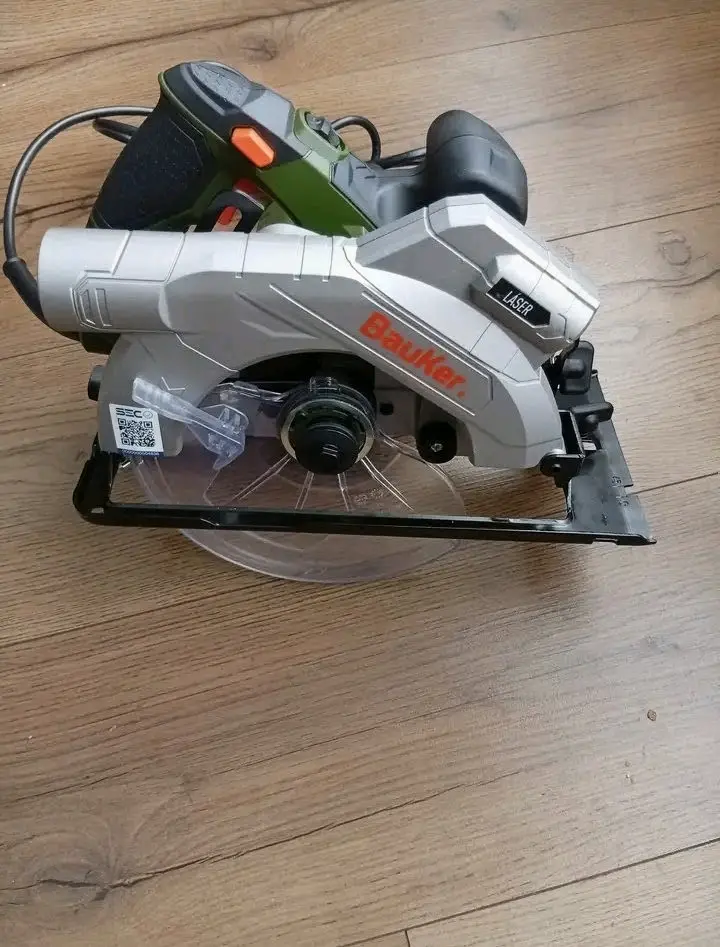 Sierra circular eléctrica con láser Bauker - miniatura 2