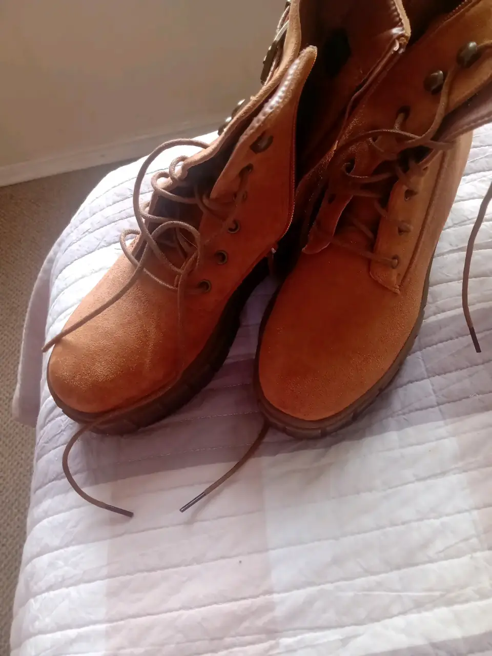Botas de cuero marrón