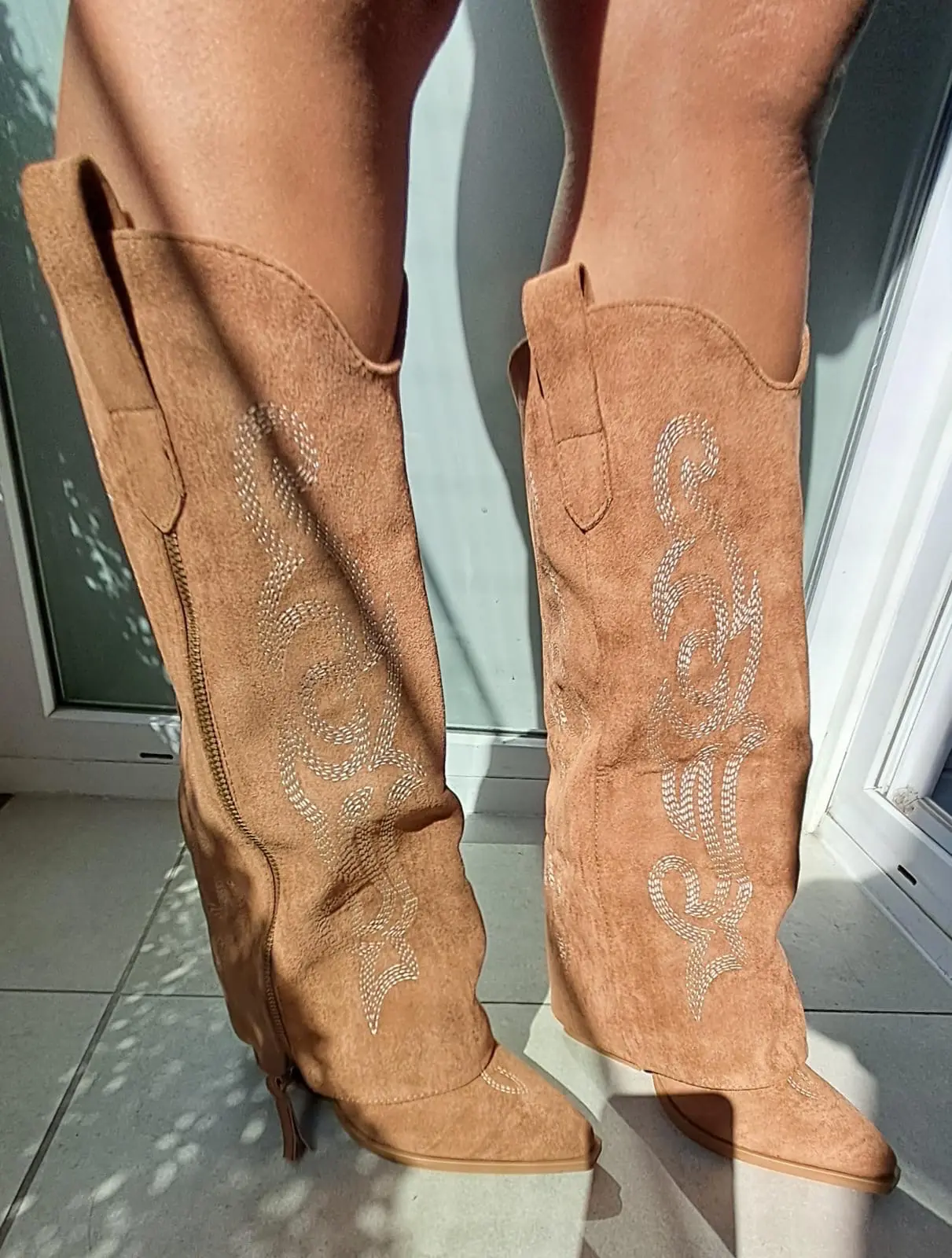 Botas vaqueras altas camel con bordado - miniatura 2
