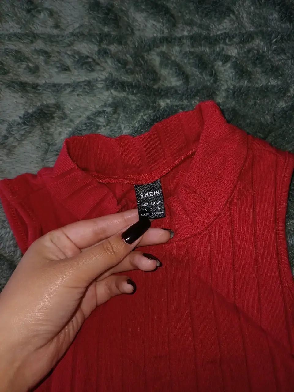 [Shein] Top rojo sin mangas - miniatura 2