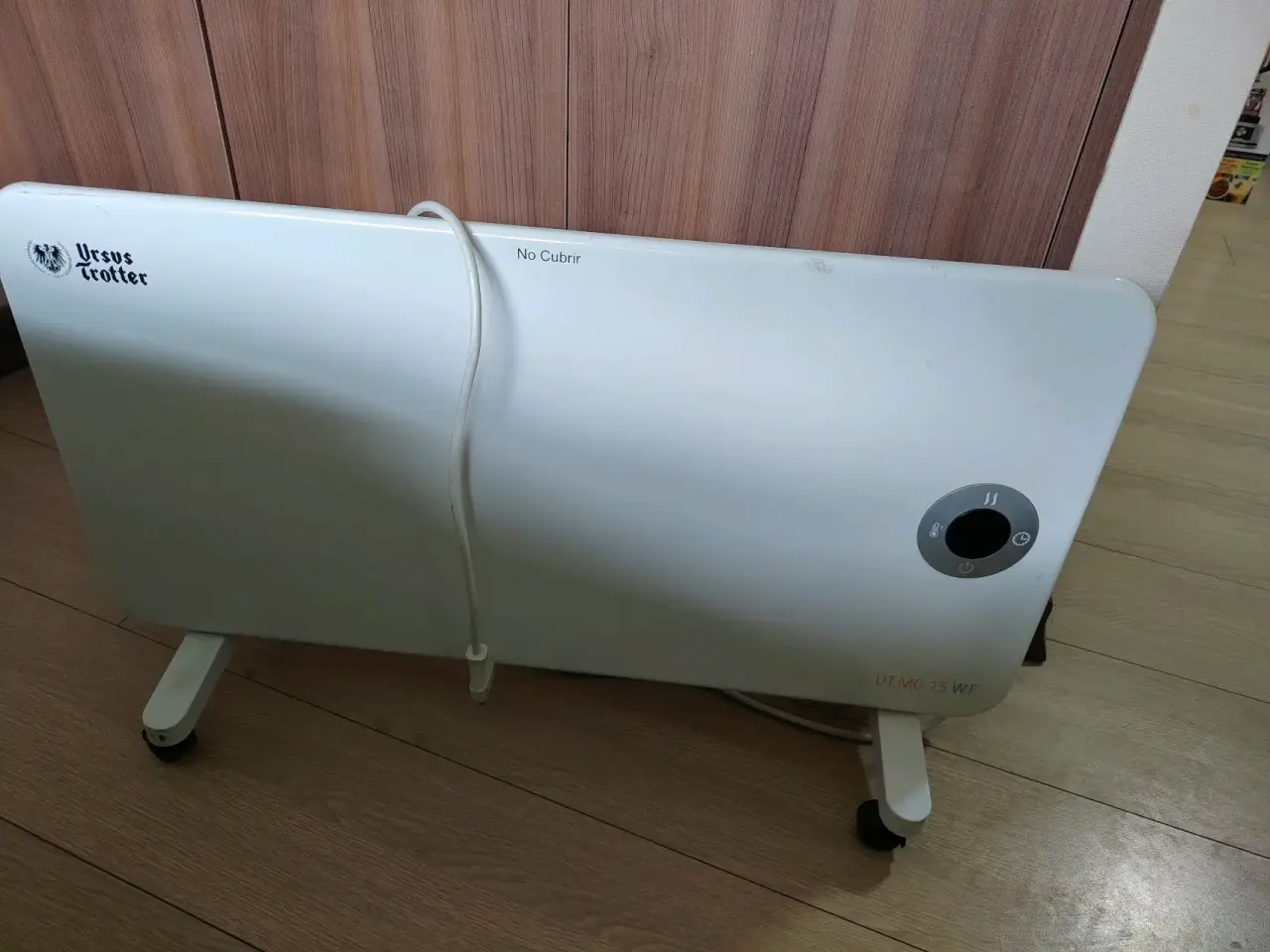 Estufa eléctrica Ursus Trotter blanca - miniatura 1