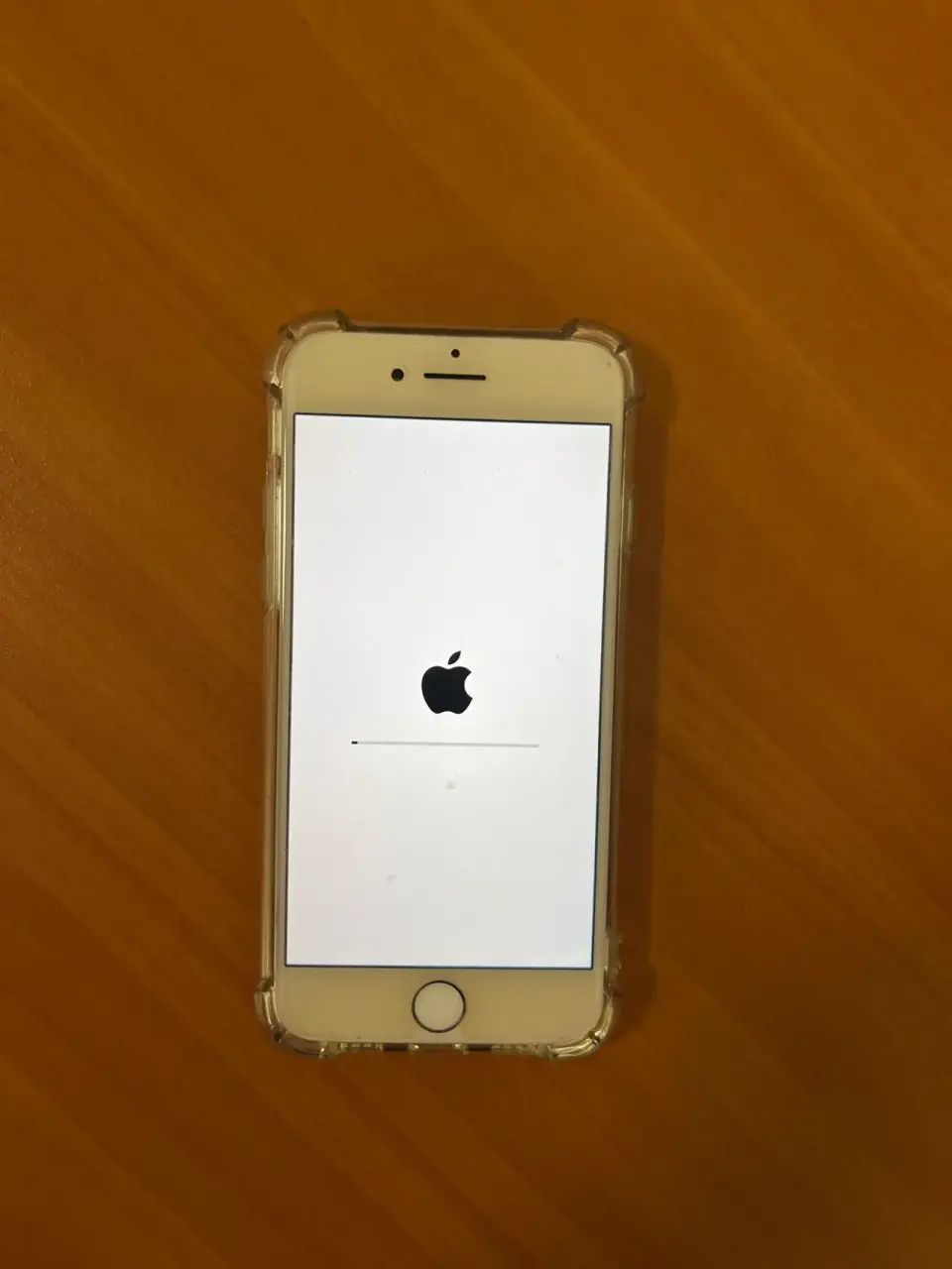 iPhone con carcasa transparente - miniatura 1