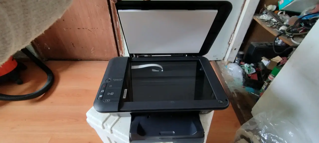 Impresora HP Deskjet 2050 - miniatura 2