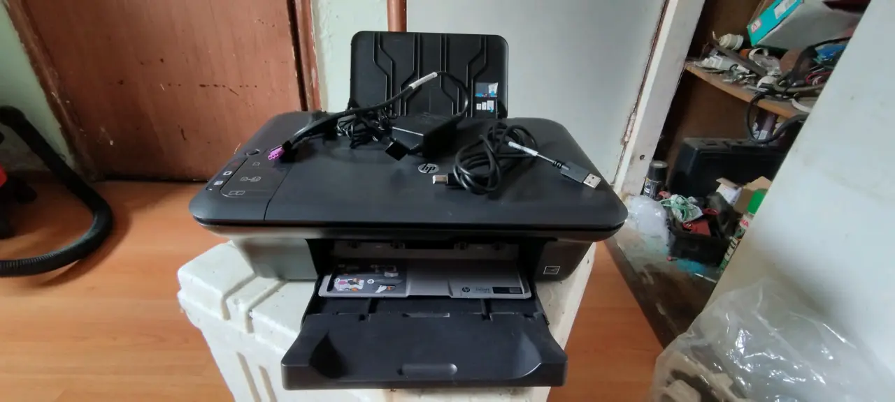 Impresora HP Deskjet 2050 - miniatura 3