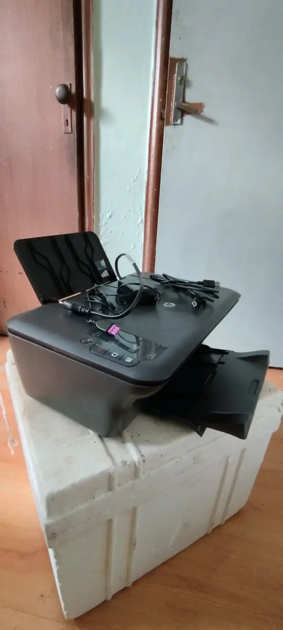 Impresora HP Deskjet 2050 - miniatura 5