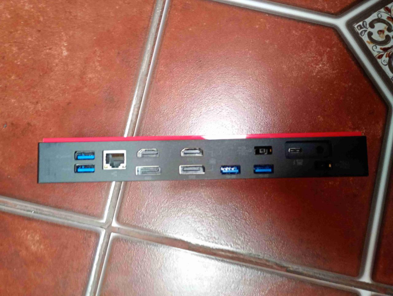 Docking station Lenovo con cables - miniatura 3