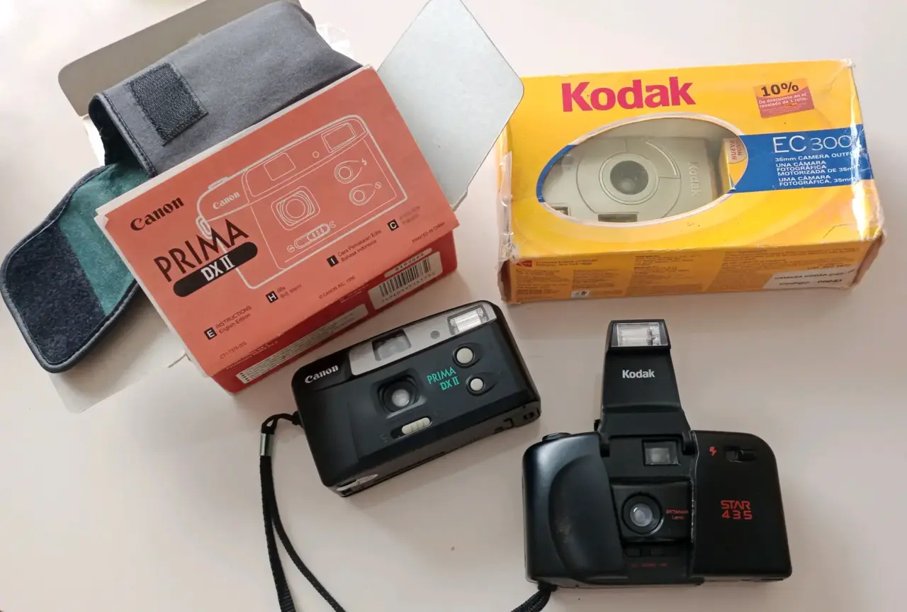 Cámaras Canon y Kodak compactas
