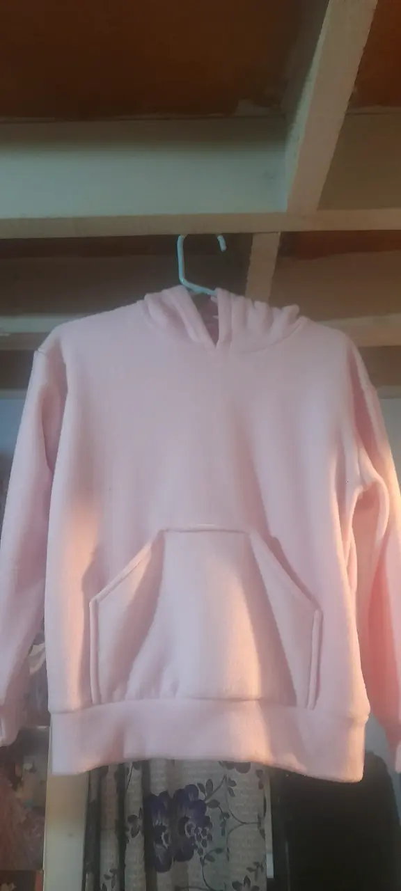 Polerón rosado con capucha