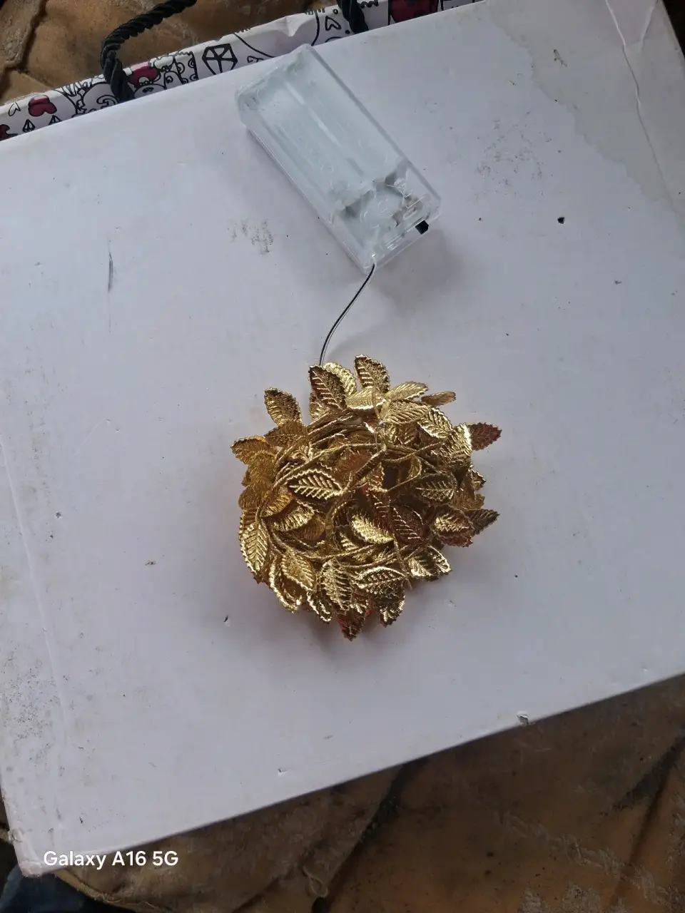 Guirnalda de hojas doradas