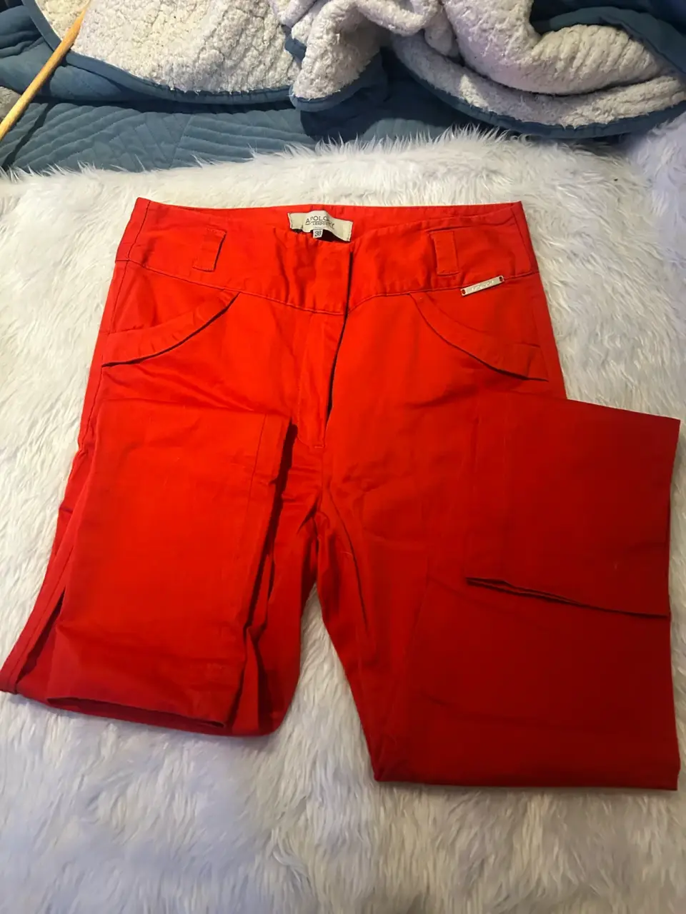Pantalones rojos de mujer - miniatura 2