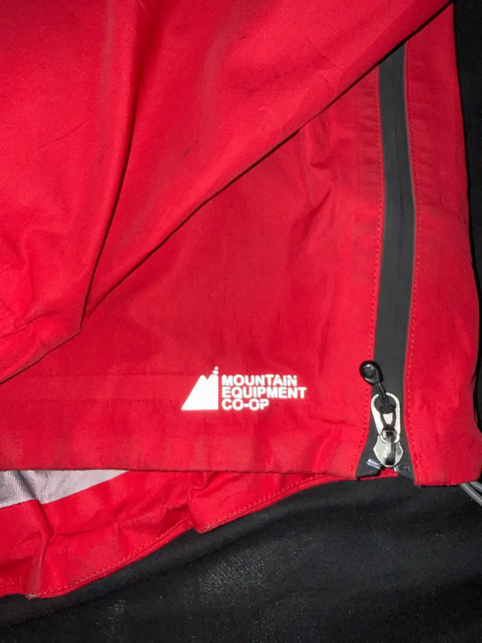 Chaqueta impermeable roja outdoor - miniatura 3