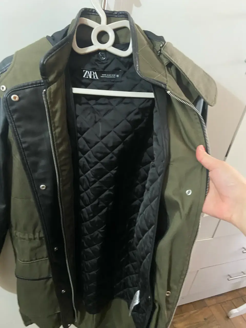 Parka verde con mangas de cuero - miniatura 3