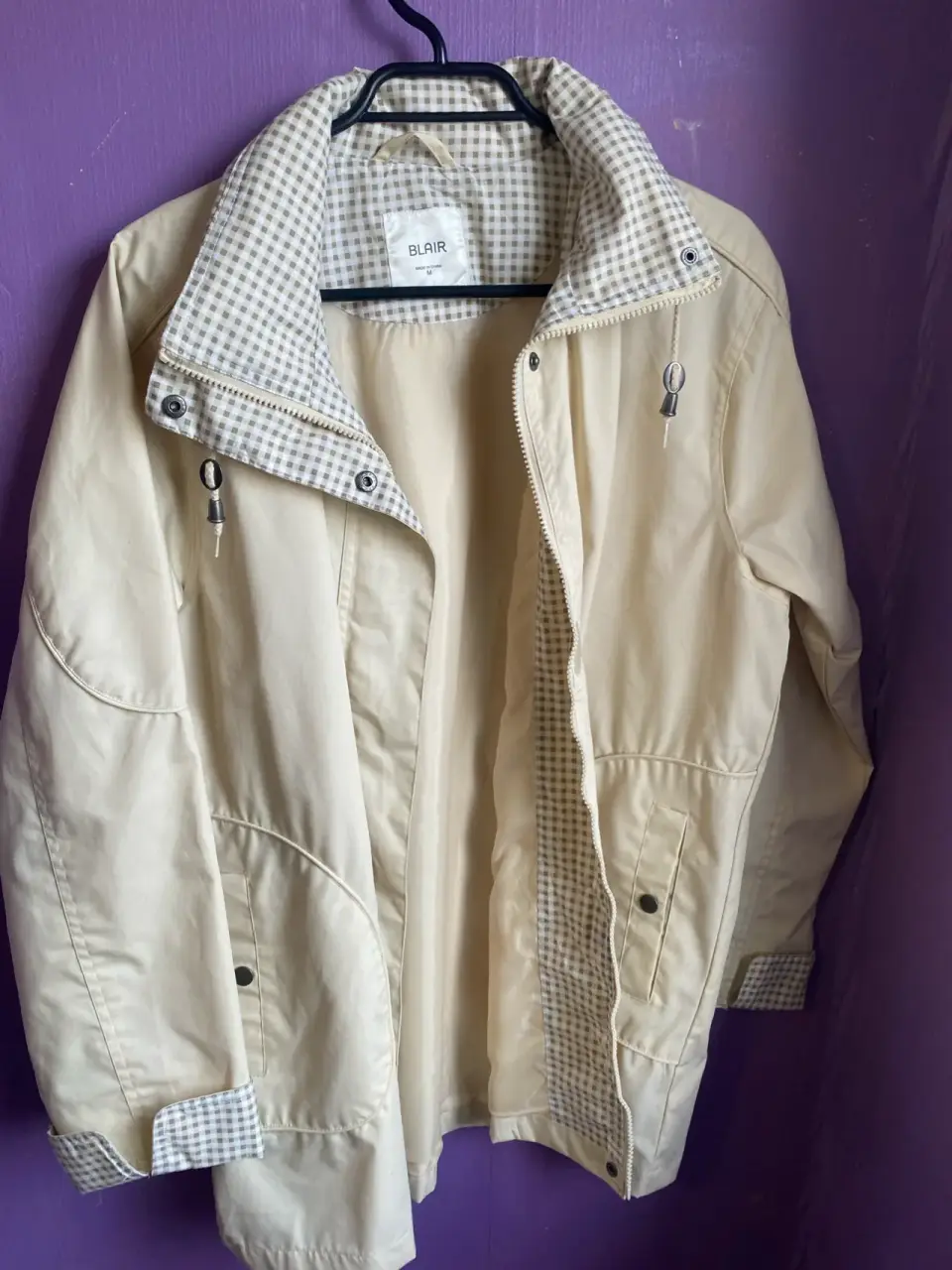 Chaqueta beige con diseño a cuadros - miniatura 1