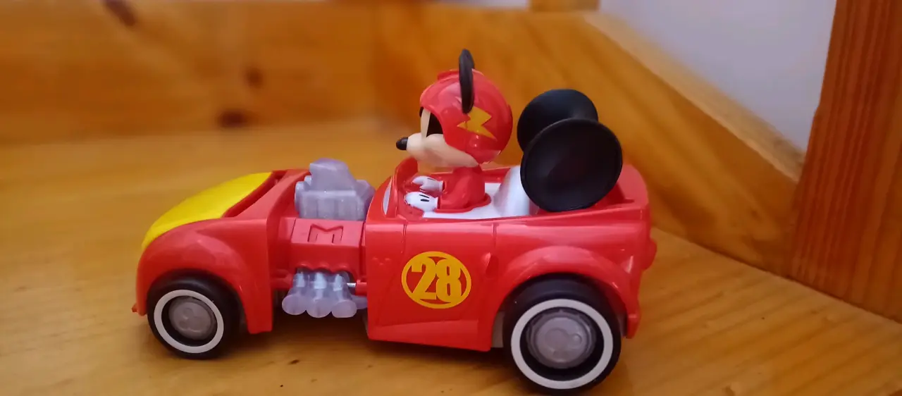 Auto juguete con música - miniatura 2
