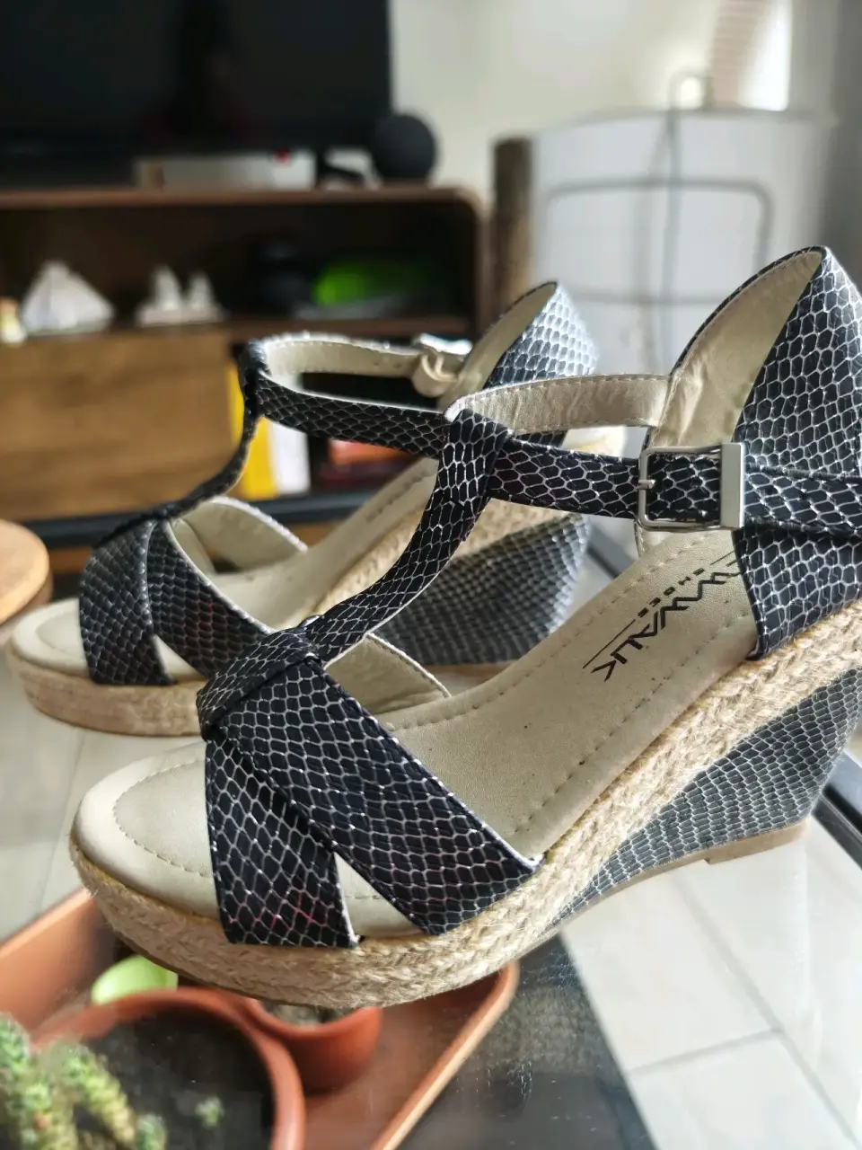 Sandalias negras con tacón de yute - miniatura 2