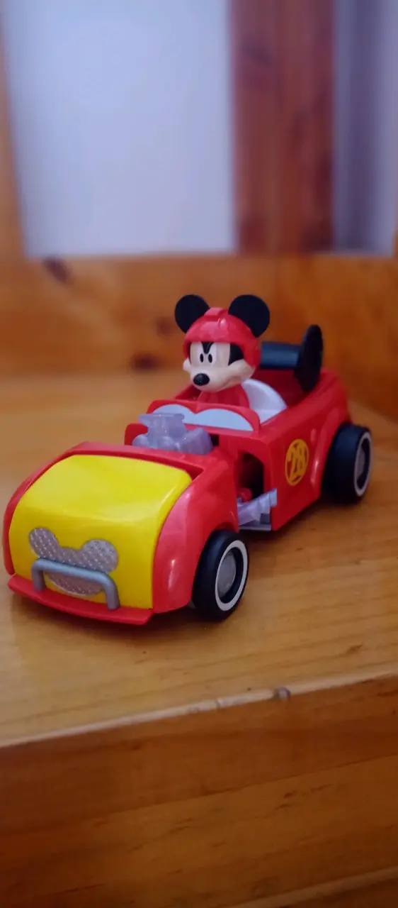 Auto  original de.mickey mouse - miniatura 3