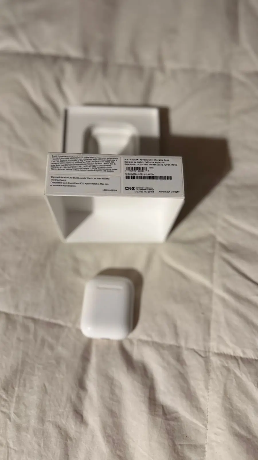 Apple - Airpods segunda generación en caja - miniatura 2