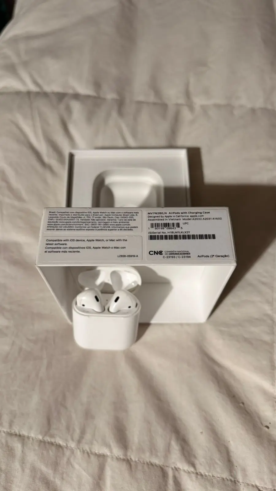 Apple - Airpods segunda generación en caja - miniatura 3