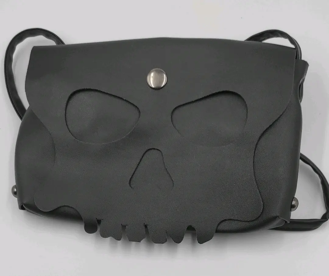 Cartera negra con diseño de calavera punk rock - miniatura 3