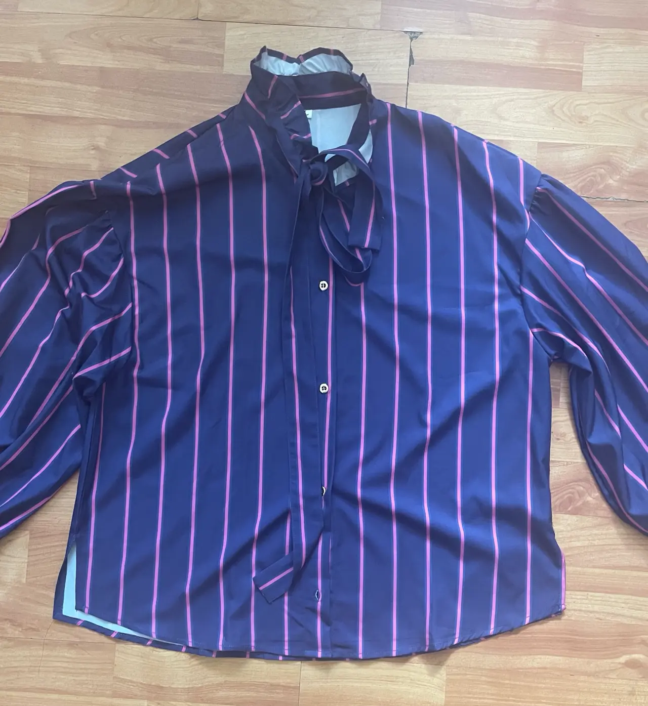 Blusa rayada azul y rosa - miniatura 2