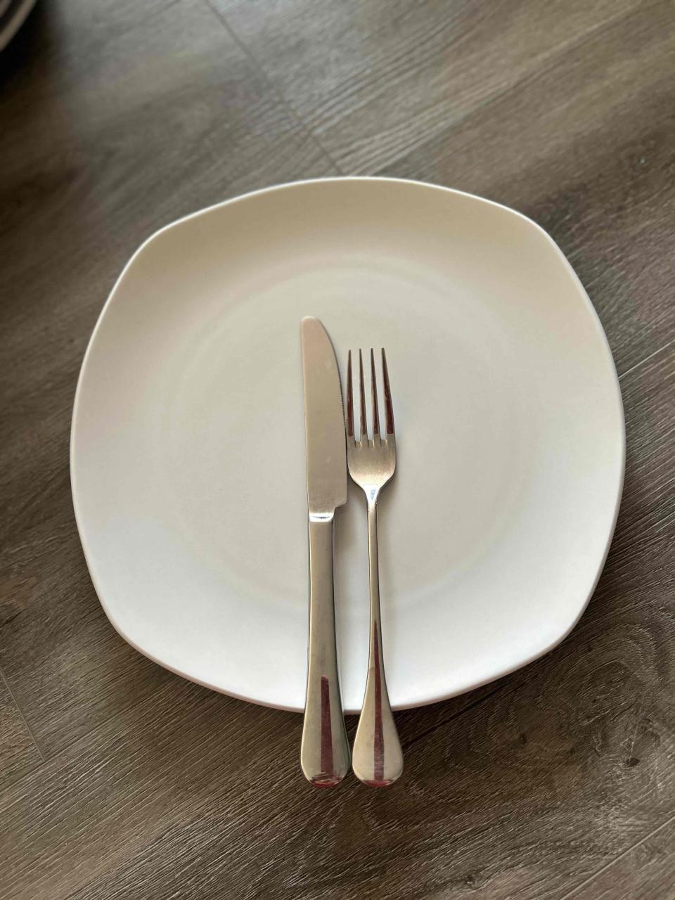 Juego de platos blancos - miniatura 4