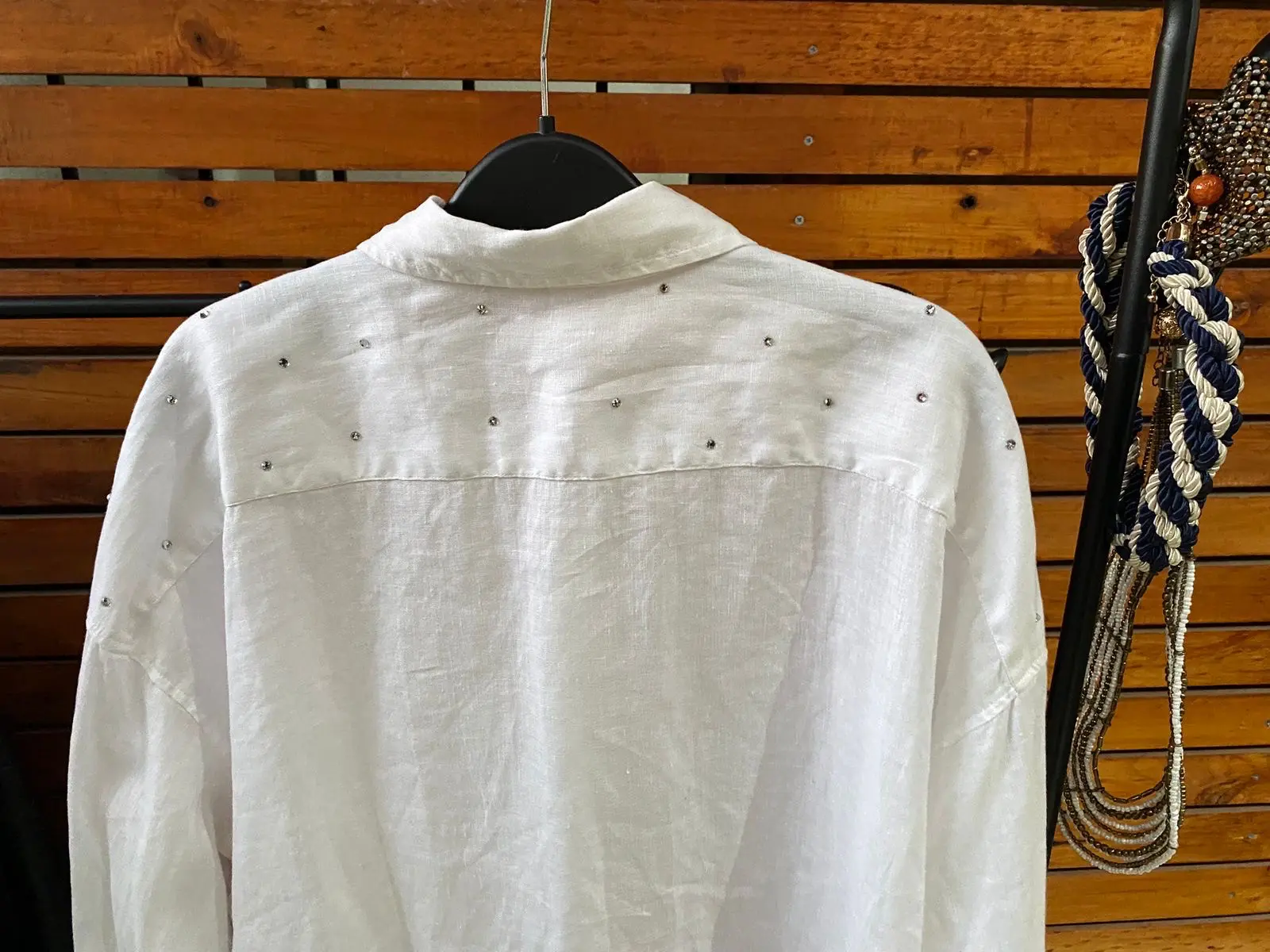 Blusa blanca lino intervenida - miniatura 3