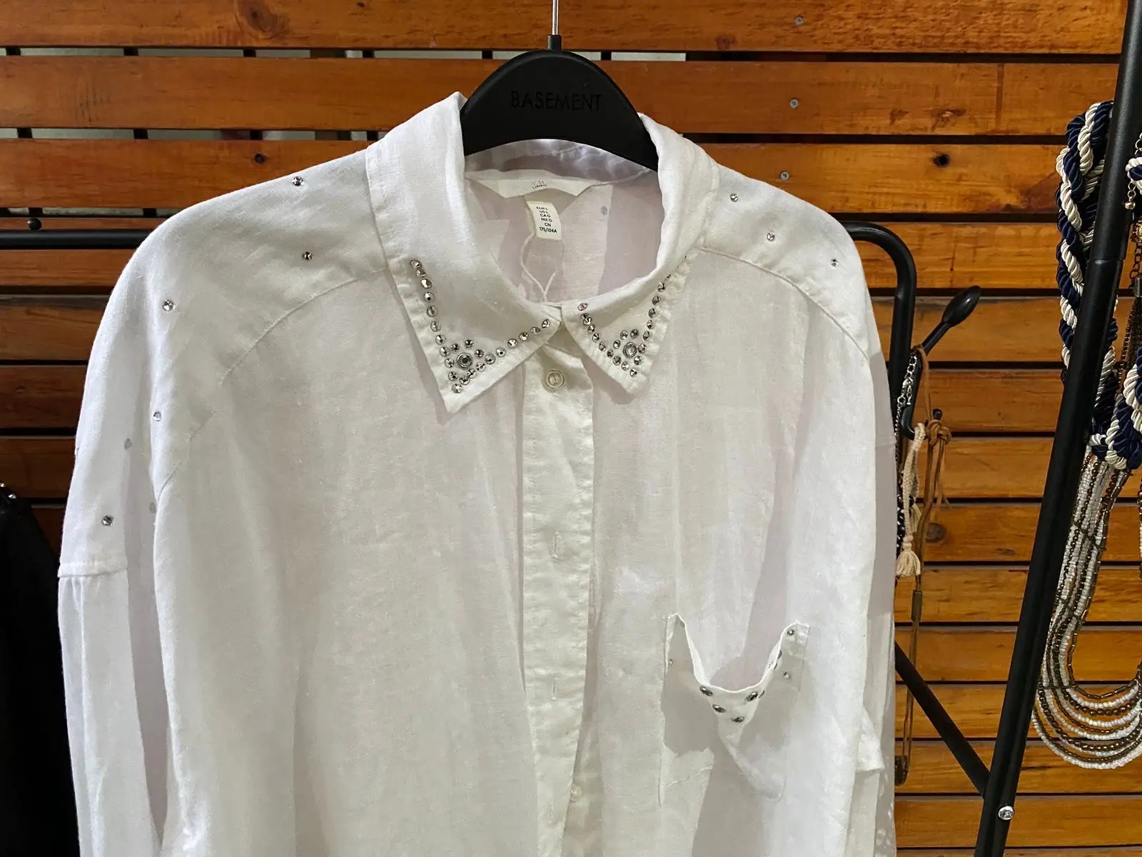 Blusa blanca lino intervenida - miniatura 4