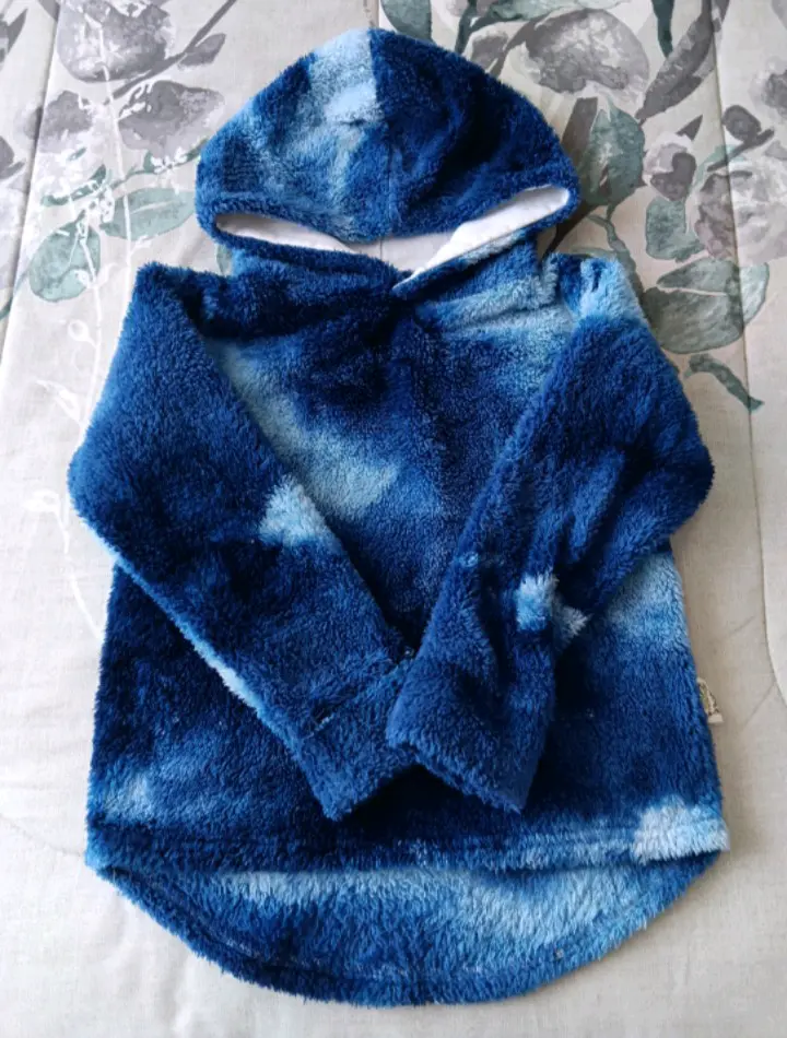 Polerón azul peludo con capucha - miniatura 1