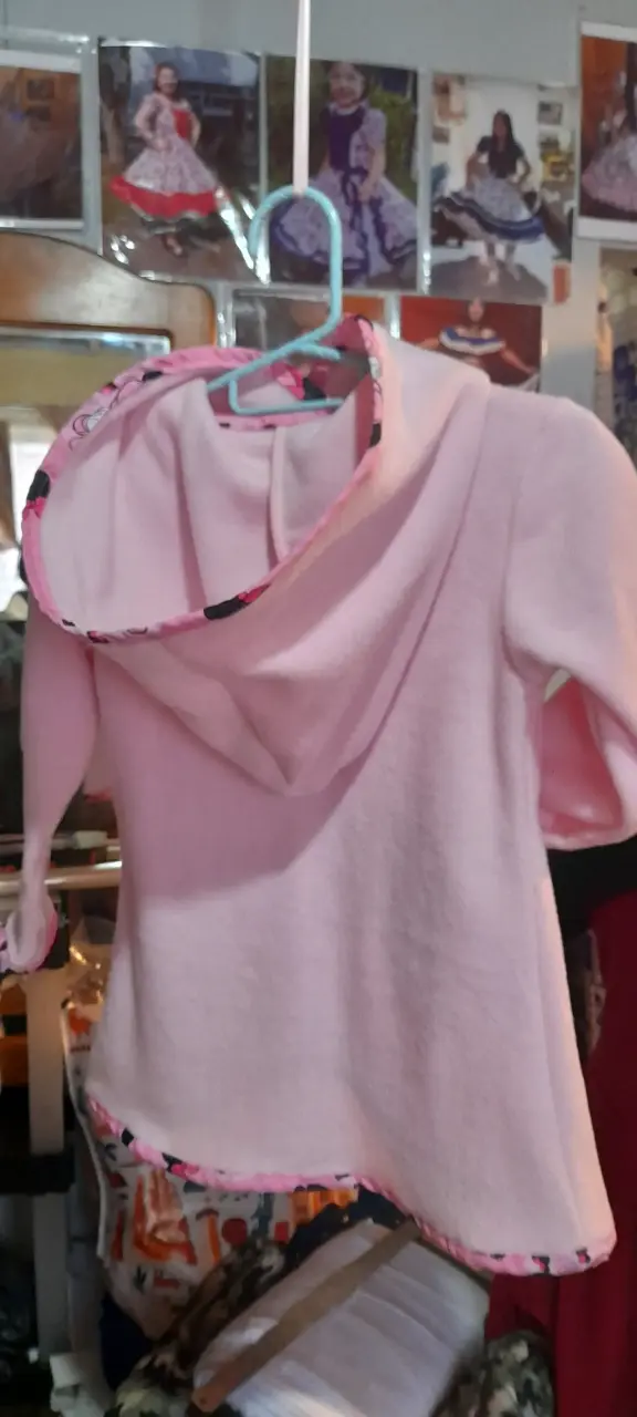 Abrigo infantil rosado con capucha - miniatura 2
