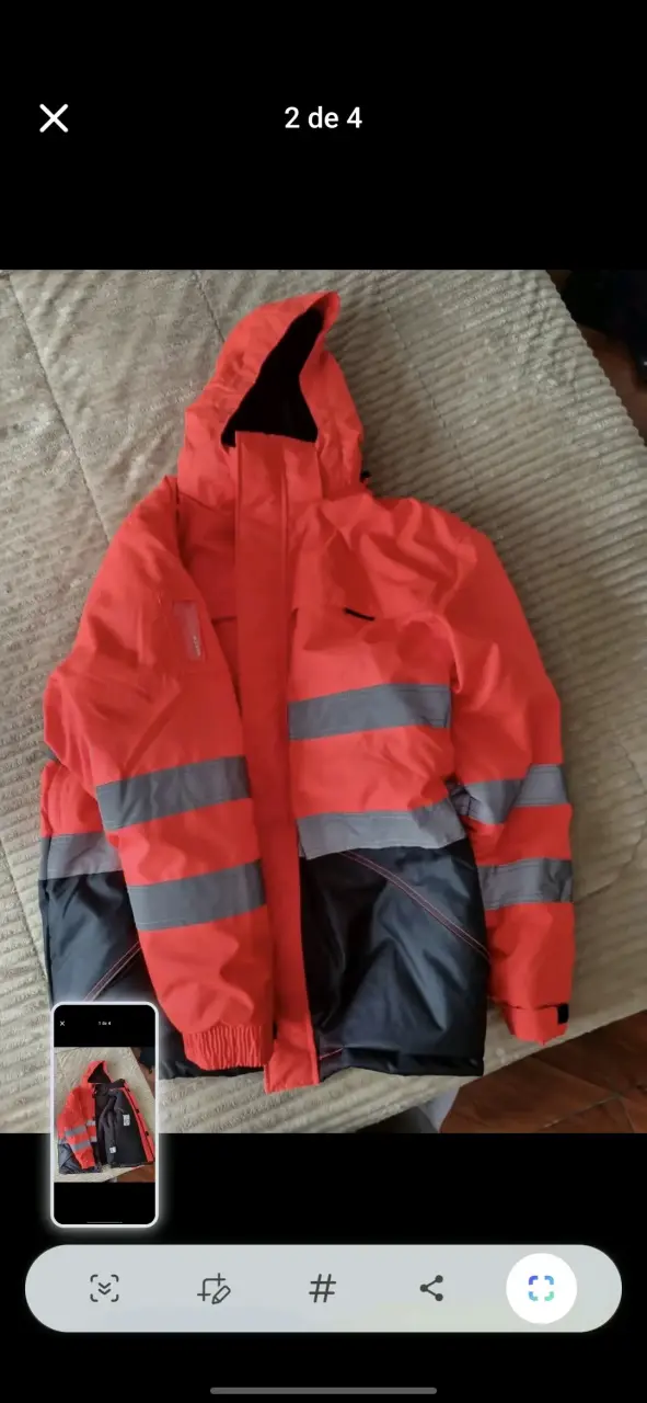 Chaqueta impermeable roja con capucha - miniatura 2