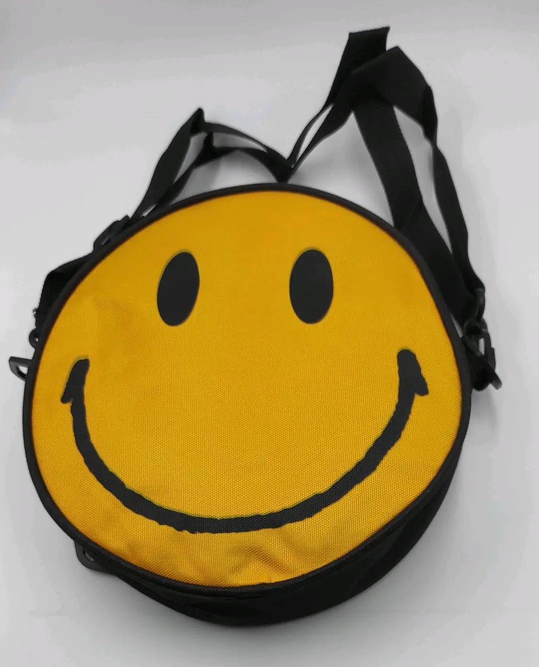 Bolso redondo emoji guiño - miniatura 2