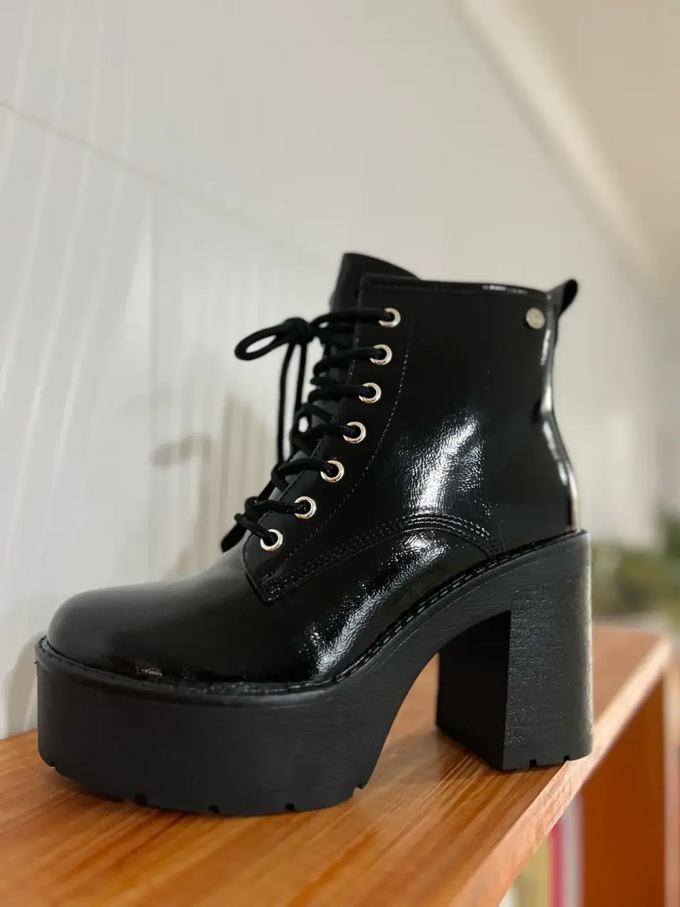 Botines negros de charol - miniatura 1