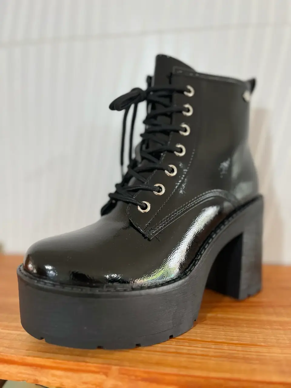 Botines negros de charol - miniatura 2