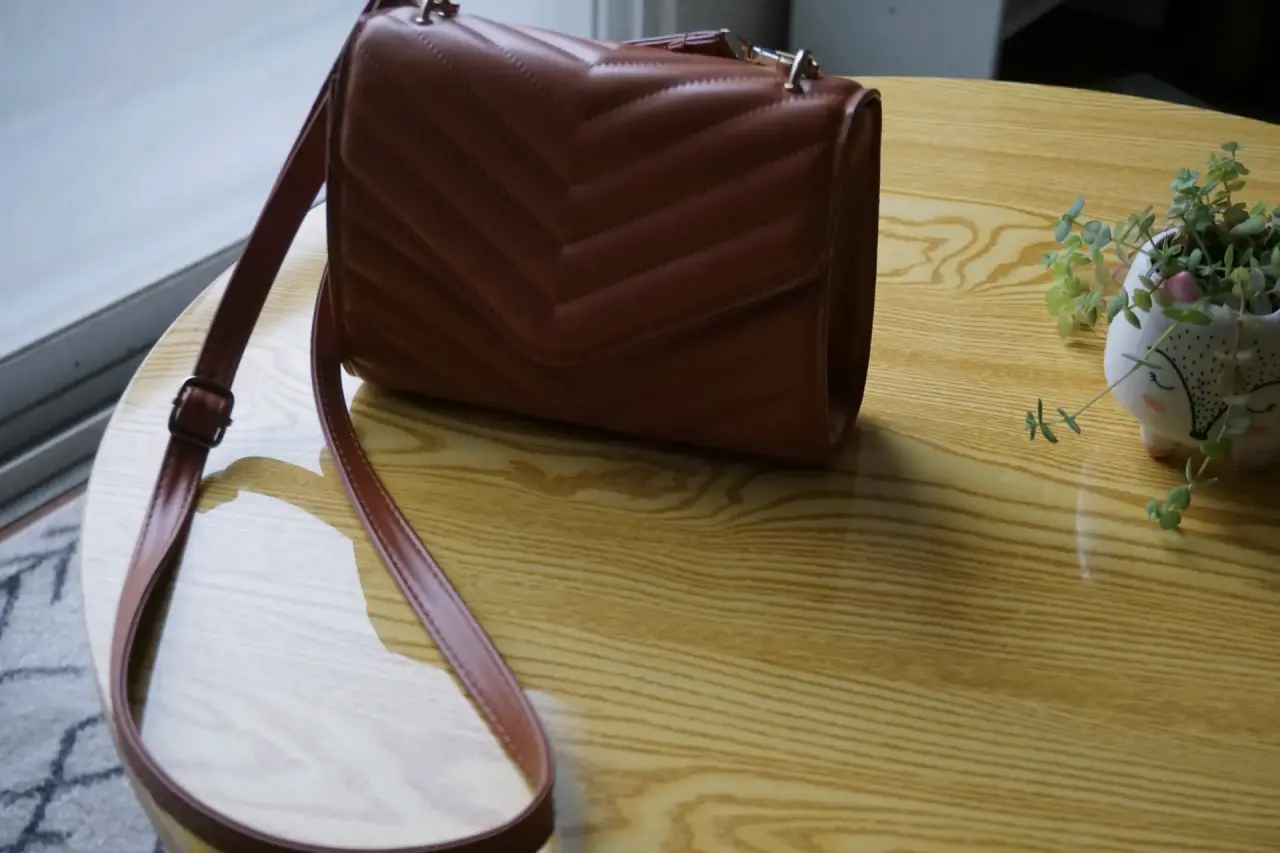 Cartera marrón elegante - miniatura 2