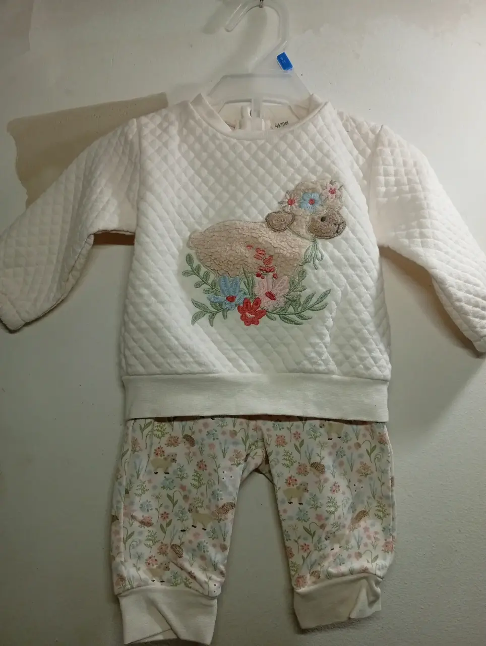 Conjuntos, chaquetas y enteritos - miniatura 2