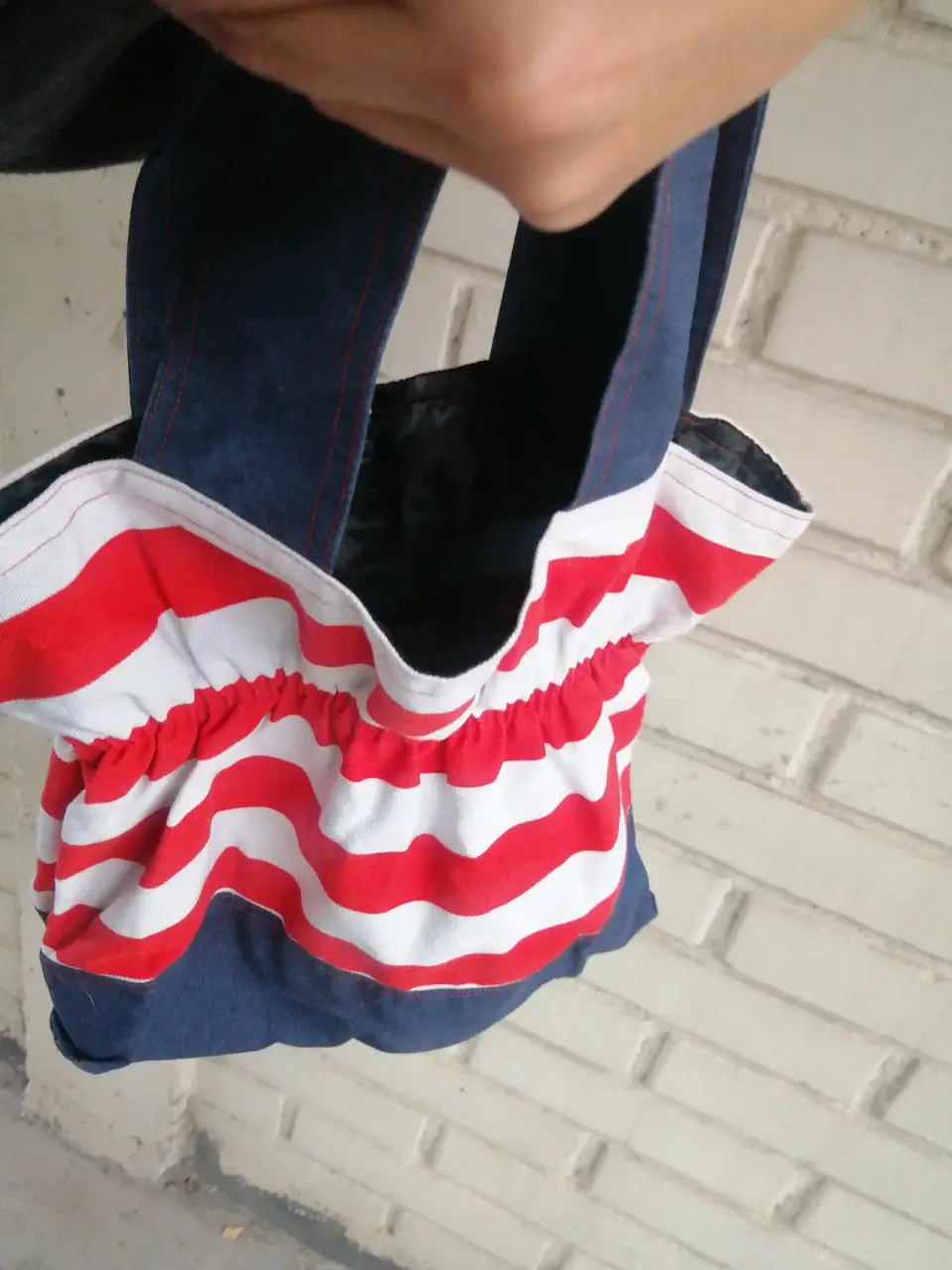 Bolso rayado rojo y blanco - miniatura 3