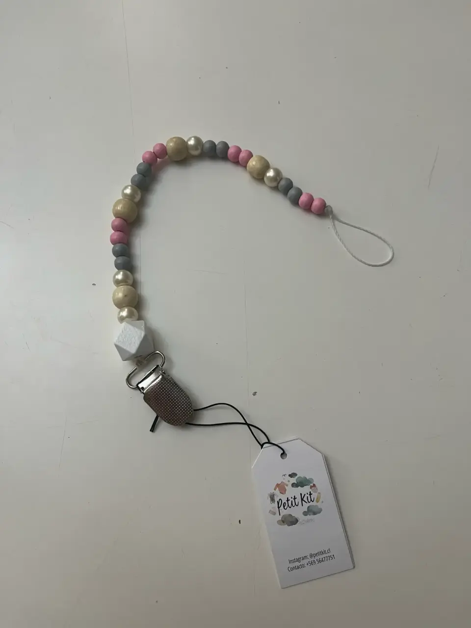 Kit de bebé con babero, un tuto y un porta chupete - miniatura 4