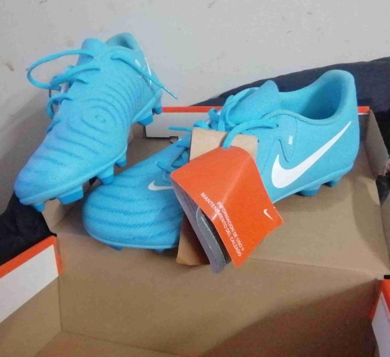 Zapatos de fútbol  Nike celestes phantom Gx ll  FG - miniatura 1