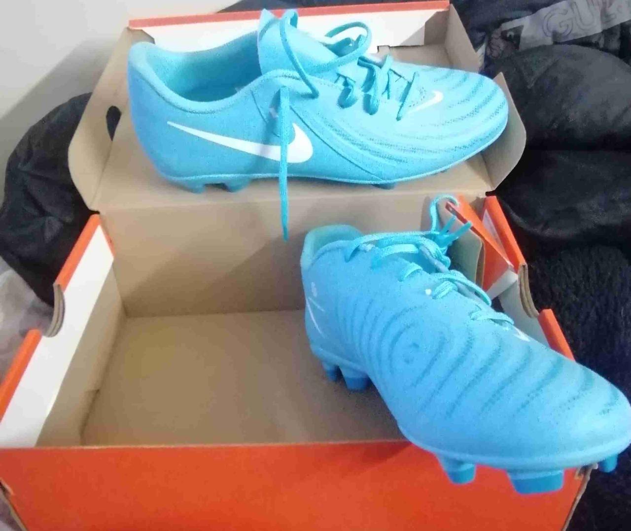 Zapatos de fútbol  Nike celestes phantom Gx ll  FG - miniatura 2