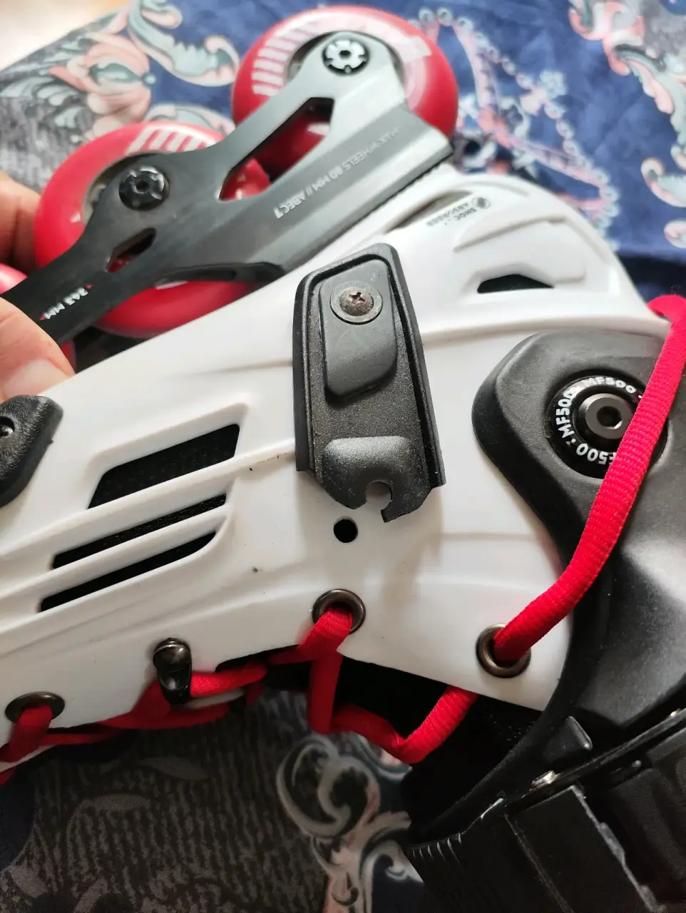 Patines en línea blancos con rojo - miniatura 3