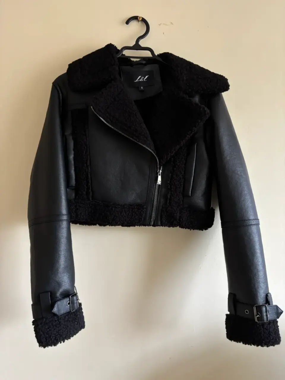 Chaqueta negra de cuero sintético talla S - miniatura 1