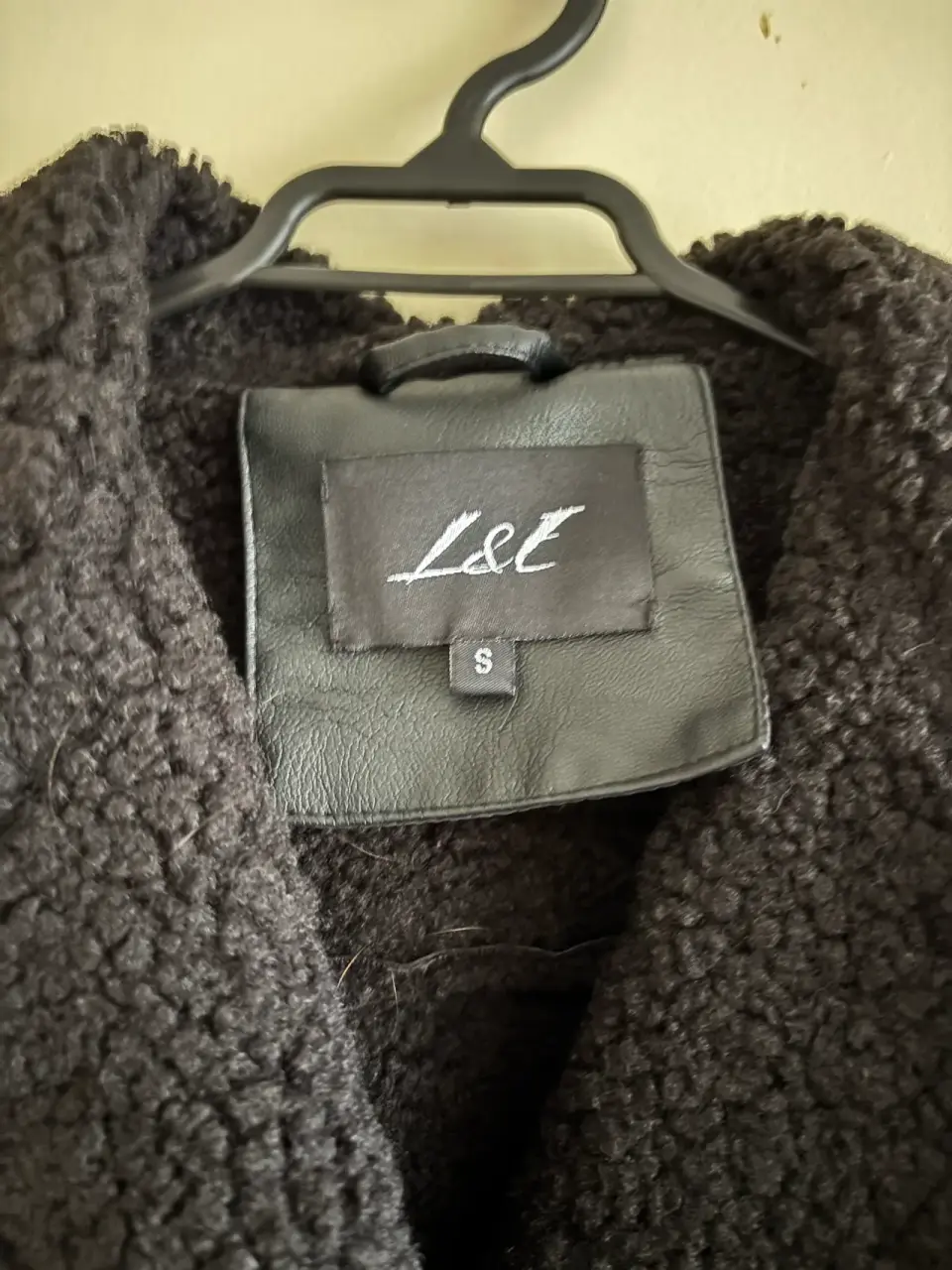 Chaqueta negra de cuero sintético talla S - miniatura 3