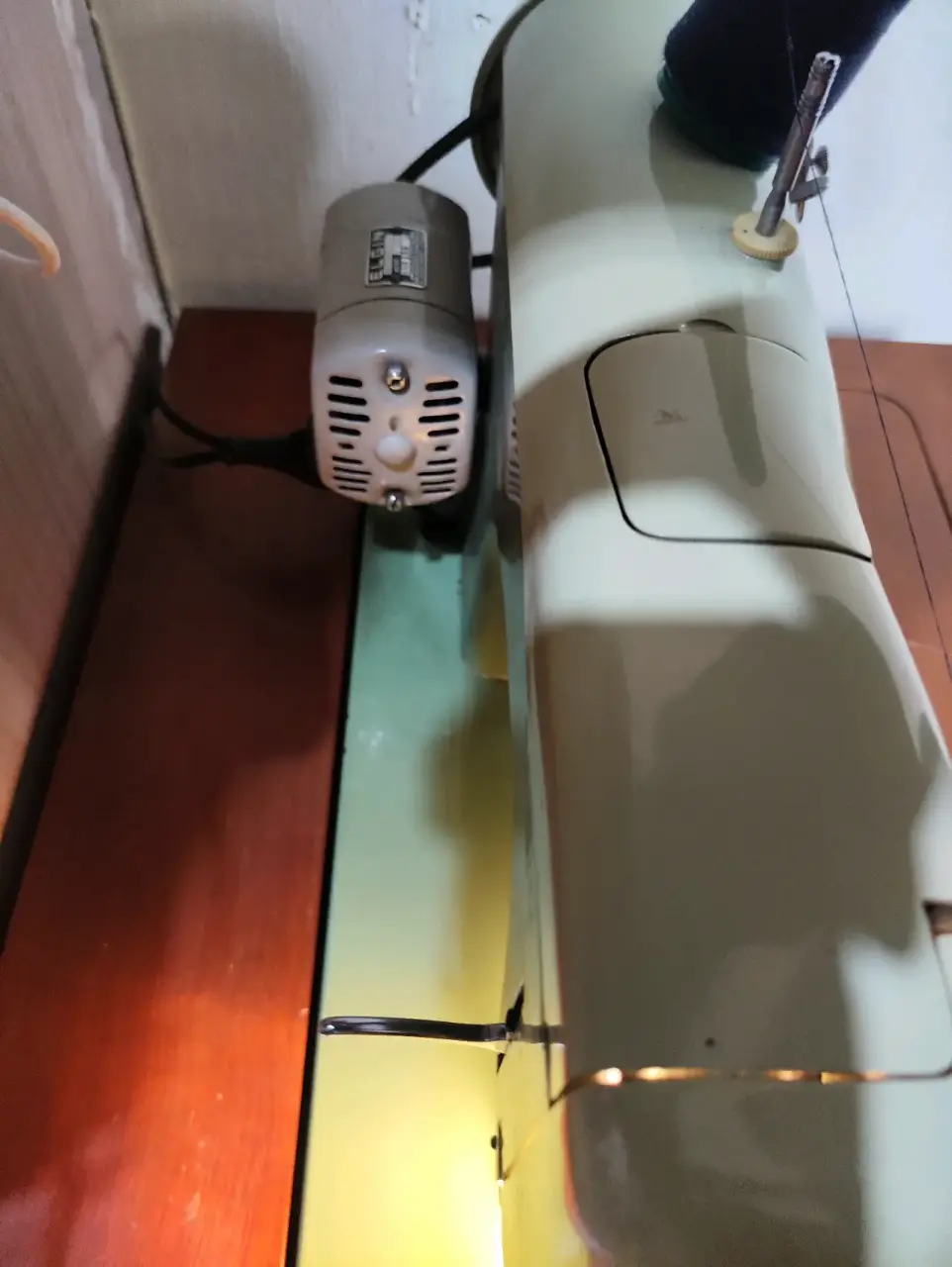 Máquina de coser Elgin verde - miniatura 5